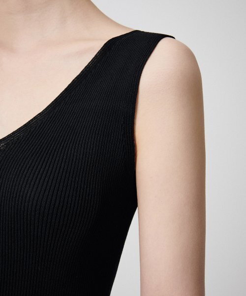 MUSINSA STANDARD WOMAN（ムシンサスタンダードウーマン）の「ウィメンズリブドVネックニットスリーブレストップ[ブラック]（ニット/セーター・レディース・その他・SMALL/MEDIUM/LARGE/X-SMALL）」の7枚目の写真