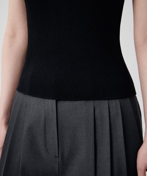 MUSINSA STANDARD WOMAN（ムシンサスタンダードウーマン）の「ウィメンズリブドVネックニットスリーブレストップ[ブラック]（ニット/セーター・レディース・その他・SMALL/MEDIUM/LARGE/X-SMALL）」の8枚目の写真