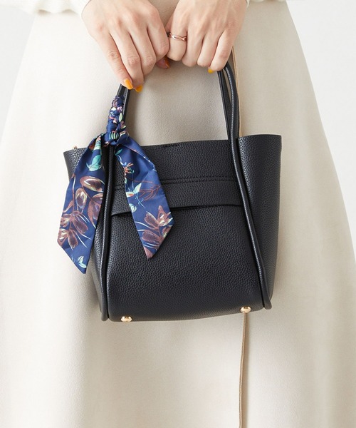 31 Sons de mode（トランテアン　ソン　ドゥ　モード）の「スカーフ付きハンドバッグ（ハンドバッグ・レディース・ベージュ/イエロー/ブラック/グリーン/アイボリー・ﾌﾘ-）」の3枚目の写真