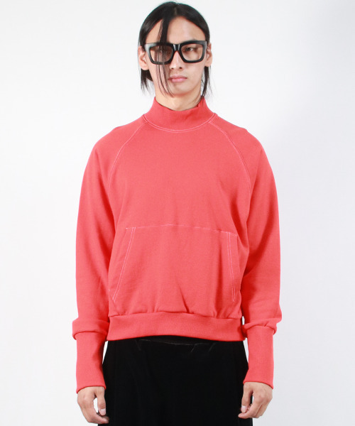 DEMARC（ドゥマーク）の「M HIGH-NECK MEDIUM-FIT STITCH RAGLAN SWEATSHIRT -  Red（スウェット・メンズ・その他・FREE）」の2枚目の写真