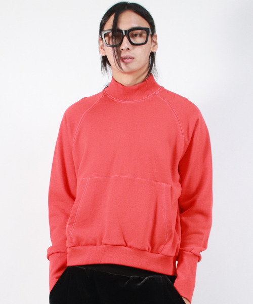 DEMARC（ドゥマーク）の「M HIGH-NECK MEDIUM-FIT STITCH RAGLAN SWEATSHIRT -  Red（スウェット・メンズ・その他・FREE）」の4枚目の写真
