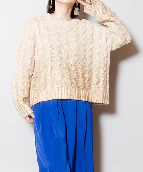 OSMOSIS(オズモーシス)の「グラデーションケーブルニットプルオーバー(ニット/セーター・レディース・ブラック/アイボリー/グレー・ONE SIZE)」の2枚目の写真