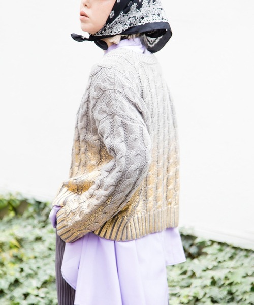 OSMOSIS(オズモーシス)の「グラデーションケーブルニットプルオーバー(ニット/セーター・レディース・ブラック/アイボリー/グレー・ONE SIZE)」の10枚目の写真