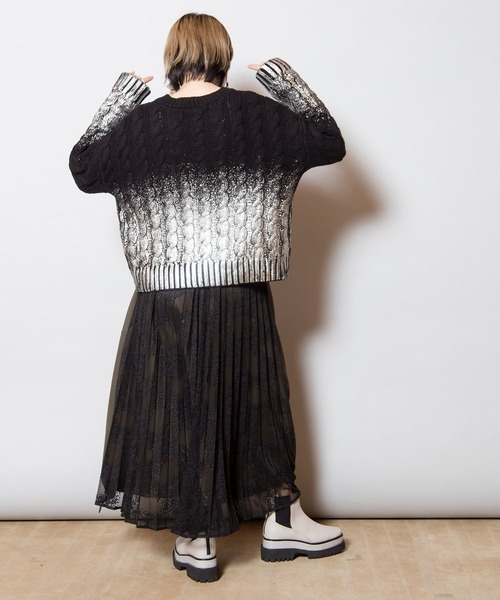 OSMOSIS(オズモーシス)の「グラデーションケーブルニットプルオーバー(ニット/セーター・レディース・ブラック/アイボリー/グレー・ONE SIZE)」の22枚目の写真