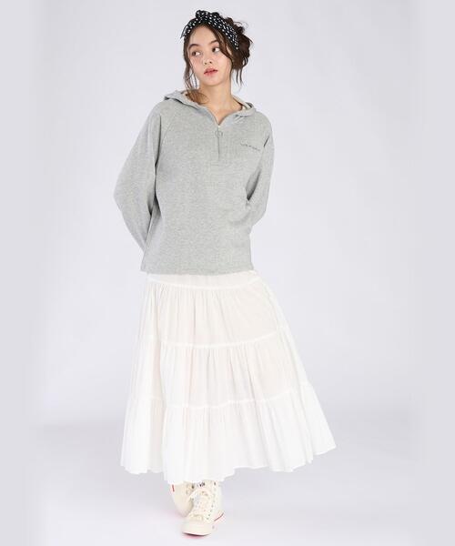 To b. by agnes b.（トゥービーバイアニエスベー）の「コットン ハーフジップ スウェットフーディー（パーカー・レディース・グレー・40/38）」の5枚目の写真