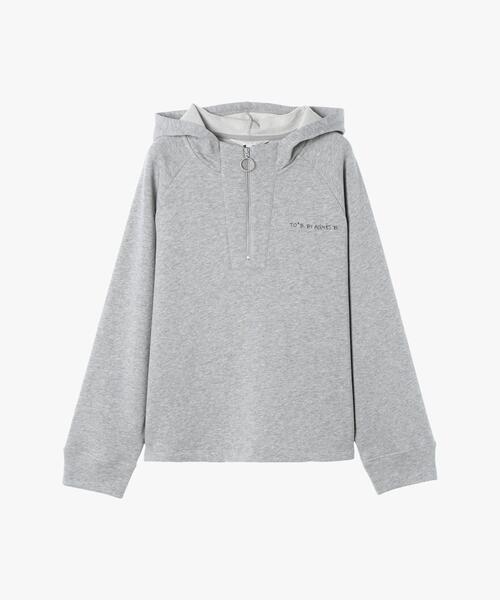 To b. by agnes b.（トゥービーバイアニエスベー）の「コットン ハーフジップ スウェットフーディー（パーカー・レディース・グレー・40/38）」の2枚目の写真