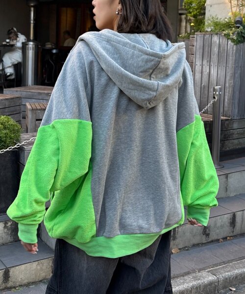 SOUNDSGOOOOD（サウンズグッド）の「【SOUNDS GOOOOD】パイル切り替えパーカー（パーカー・レディース・グレー・ONE SIZE）」の4枚目の写真