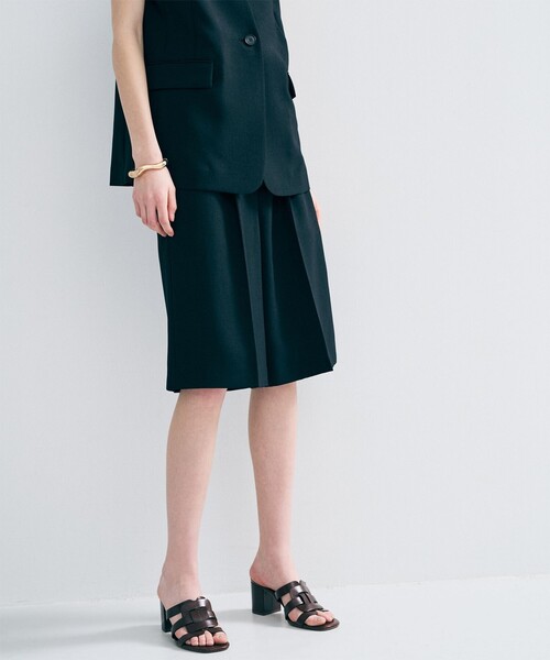 uncrave(アンクレイヴ)の「ウォッシャブルドライサップ バミューダパンツ(サスペンダー付き)(その他パンツ・レディース・ネイビー系/グレー系/ベージュ系1/ブラック系/黄土色系・2/1)」の1枚目の写真