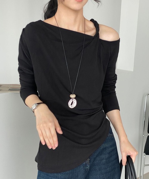 NANEA(ナネア)の「アシンメトリーねじれデザインロングTシャツ(Tシャツ/カットソー・レディース・ブラック/ホワイト/ブラック×グレー・SMALL/MEDIUM/LARGE)」の3枚目の写真