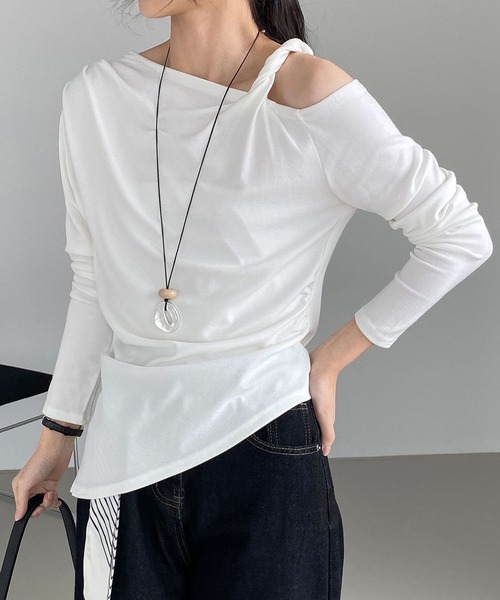 NANEA(ナネア)の「アシンメトリーねじれデザインロングTシャツ(Tシャツ/カットソー・レディース・ブラック/ホワイト/ブラック×グレー・SMALL/MEDIUM/LARGE)」の6枚目の写真