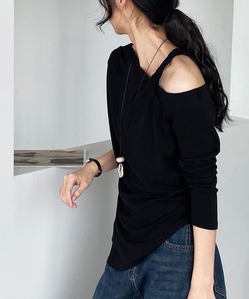 NANEA(ナネア)の「アシンメトリーねじれデザインロングTシャツ(Tシャツ/カットソー・レディース・ブラック/ホワイト/ブラック×グレー・SMALL/MEDIUM/LARGE)」の9枚目の写真