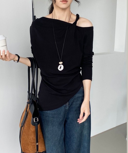 NANEA(ナネア)の「アシンメトリーねじれデザインロングTシャツ(Tシャツ/カットソー・レディース・ブラック/ホワイト/ブラック×グレー・SMALL/MEDIUM/LARGE)」の8枚目の写真