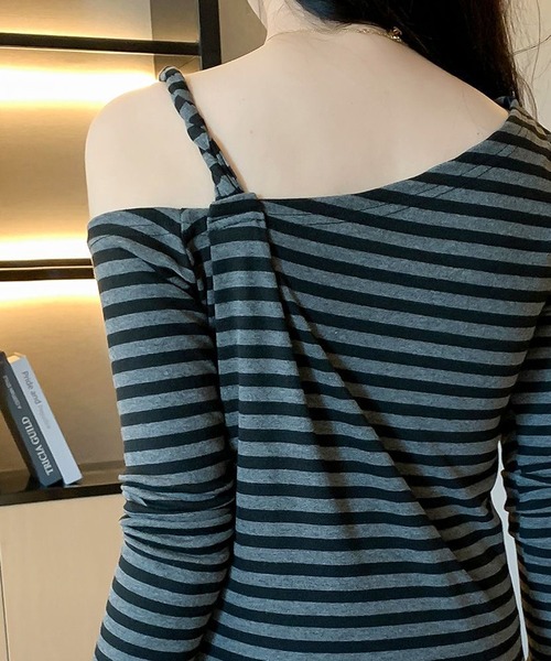 NANEA(ナネア)の「アシンメトリーねじれデザインロングTシャツ(Tシャツ/カットソー・レディース・ブラック/ホワイト/ブラック×グレー・SMALL/MEDIUM/LARGE)」の14枚目の写真