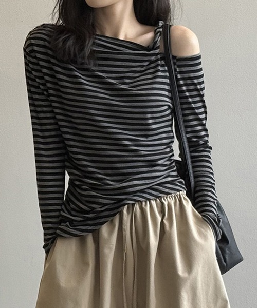 NANEA(ナネア)の「アシンメトリーねじれデザインロングTシャツ(Tシャツ/カットソー・レディース・ブラック/ホワイト/ブラック×グレー・SMALL/MEDIUM/LARGE)」の20枚目の写真