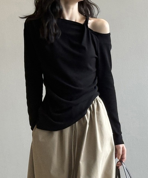 NANEA(ナネア)の「アシンメトリーねじれデザインロングTシャツ(Tシャツ/カットソー・レディース・ブラック/ホワイト/ブラック×グレー・SMALL/MEDIUM/LARGE)」の19枚目の写真