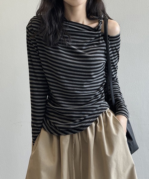 NANEA(ナネア)の「アシンメトリーねじれデザインロングTシャツ(Tシャツ/カットソー・レディース・ブラック/ホワイト/ブラック×グレー・SMALL/MEDIUM/LARGE)」の22枚目の写真