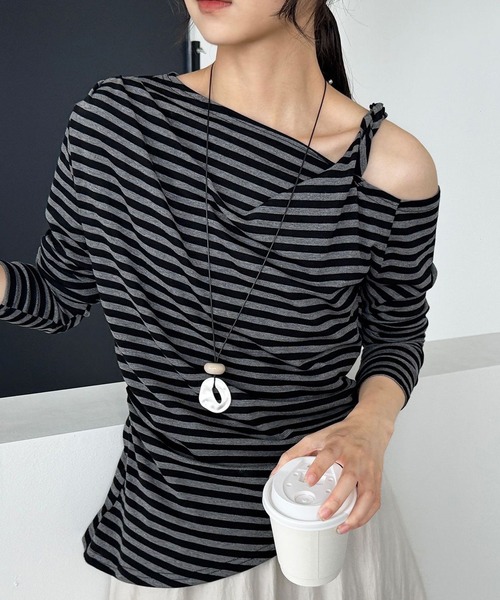 NANEA(ナネア)の「アシンメトリーねじれデザインロングTシャツ(Tシャツ/カットソー・レディース・ブラック/ホワイト/ブラック×グレー・SMALL/MEDIUM/LARGE)」の10枚目の写真