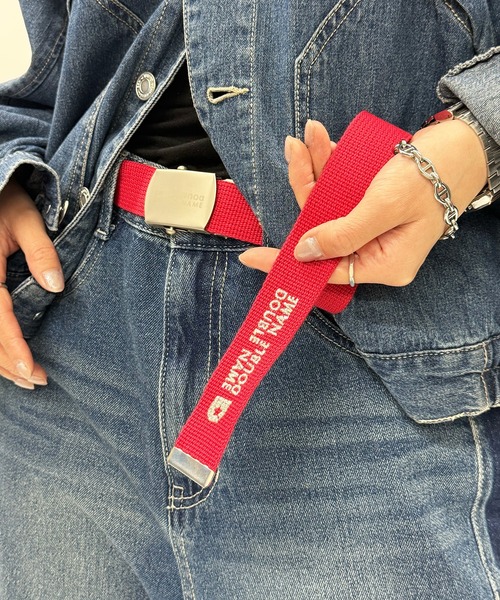 DOUBLE NAME（ダブルネーム）の「マットバックルロゴ刺しゅうガチャベルト（ベルト・レディース・ブルー/オフホワイト/レッド/イエロー・FREE）」の4枚目の写真