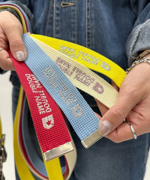 DOUBLE NAME（ダブルネーム）の「マットバックルロゴ刺しゅうガチャベルト（ベルト・レディース・ブルー/オフホワイト/レッド/イエロー・FREE）」の2枚目の写真