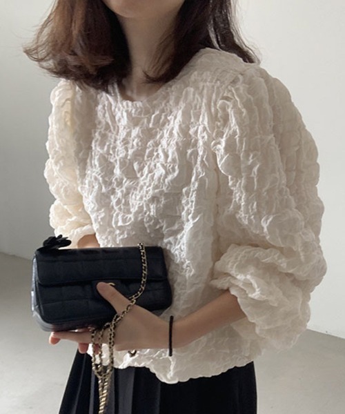 Lips(リップス)の「ワッフル風変わり織プルオーバーブラウス/袖口ゴム/ボリューム袖(Tシャツ/カットソー・レディース・ホワイト/ブラック・FREE)」の1枚目の写真