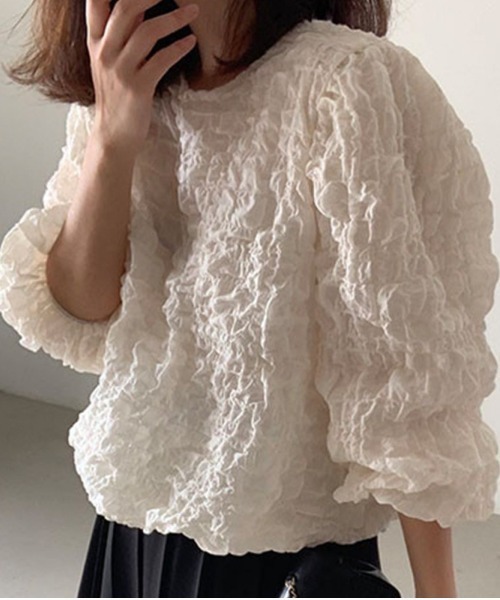 Lips(リップス)の「ワッフル風変わり織プルオーバーブラウス/袖口ゴム/ボリューム袖(Tシャツ/カットソー・レディース・ホワイト/ブラック・FREE)」の3枚目の写真