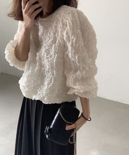 Lips(リップス)の「ワッフル風変わり織プルオーバーブラウス/袖口ゴム/ボリューム袖(Tシャツ/カットソー・レディース・ホワイト/ブラック・FREE)」の6枚目の写真