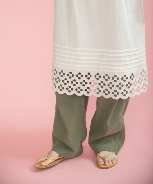 Dot&Stripes CHILD WOMAN(ドットアンドストライプス チャイルドウーマン)の「コットンリネンキャンバス フラワーカットワークキャミワンピース(ワンピース・レディース・ホワイト・FREE)」の18枚目の写真