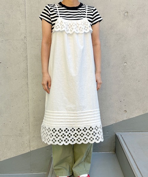 Dot&Stripes CHILD WOMAN(ドットアンドストライプス チャイルドウーマン)の「コットンリネンキャンバス フラワーカットワークキャミワンピース(ワンピース・レディース・ホワイト・FREE)」の19枚目の写真
