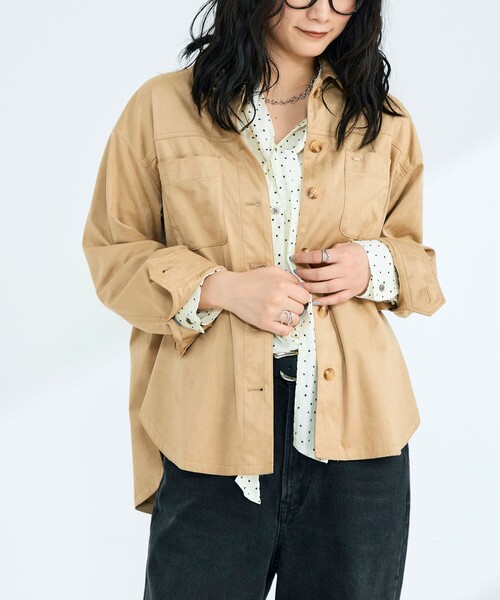 fredy emue(フレディエミュ)の「フェイクスエードシャツ(シャツ/ブラウス・レディース・ピンク/ベージュ/アイボリー・38)」の2枚目の写真