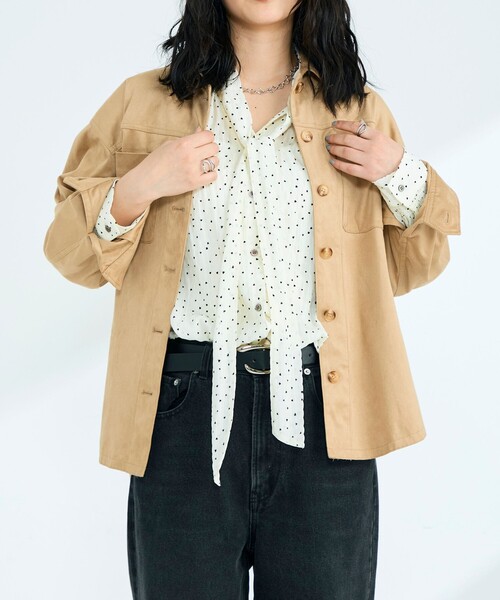 fredy emue(フレディエミュ)の「フェイクスエードシャツ(シャツ/ブラウス・レディース・ピンク/ベージュ/アイボリー・38)」の6枚目の写真