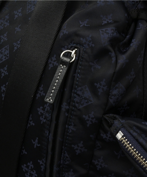 russet for traveller(ラシット フォー トラベラー)の「スクエア型バックパック【Back Pack】(バックパック/リュック・レディース・グレー・FREE)」の15枚目の写真