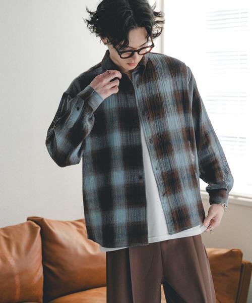 SENSE OF PLACE by URBAN RESEARCH（センスオブプレイスバイアーバンリサーチ）の「オンブレーチェックレギュラーカラーシャツ（シャツ/ブラウス・メンズ・イエロー/ブラック/ブルー・MEDIUM/LARGE）」の10枚目の写真