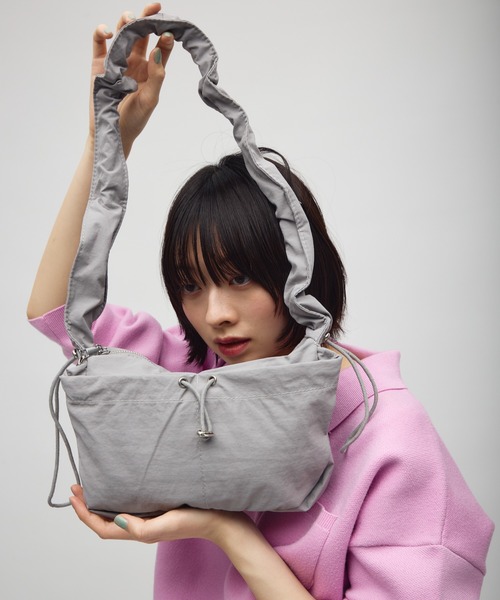 TONER(トナー)の「シャーリングショルダーバッグ/ロゴプレート付き(ショルダーバッグ・レディース・グレー/ブラック/アイボリー・FREE)」の3枚目の写真