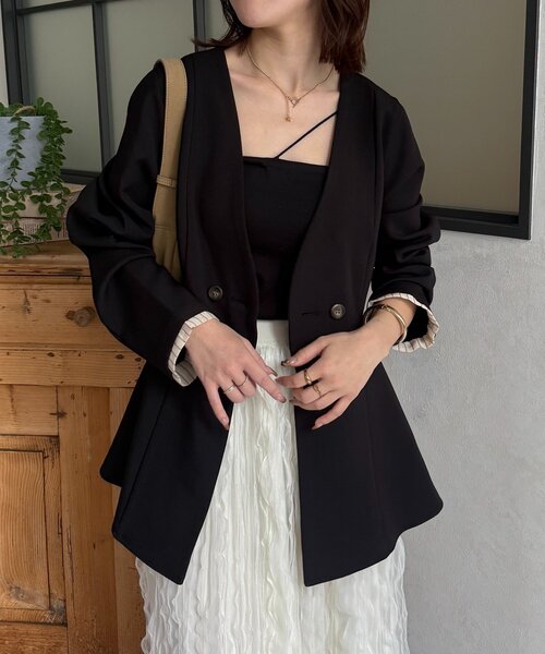 Thevon（ゼボン）の「Vネックペプラムジャケット（テーラードジャケット・レディース・ブラック/ベージュ/チャコールグレー・FREE）」の4枚目の写真