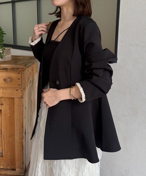 Thevon（ゼボン）の「Vネックペプラムジャケット（テーラードジャケット・レディース・ブラック/ベージュ/チャコールグレー・FREE）」の5枚目の写真