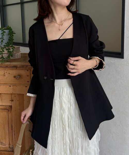 Thevon（ゼボン）の「Vネックペプラムジャケット（テーラードジャケット・レディース・ブラック/ベージュ/チャコールグレー・FREE）」の8枚目の写真