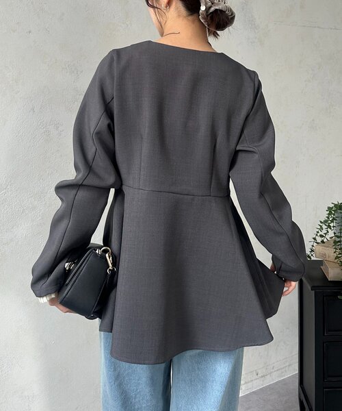 Thevon（ゼボン）の「Vネックペプラムジャケット（テーラードジャケット・レディース・ブラック/ベージュ/チャコールグレー・FREE）」の15枚目の写真