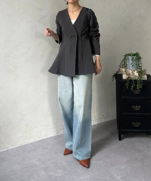 Thevon（ゼボン）の「Vネックペプラムジャケット（テーラードジャケット・レディース・ブラック/ベージュ/チャコールグレー・FREE）」の18枚目の写真