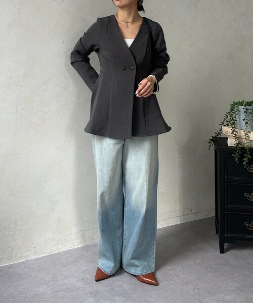 Thevon（ゼボン）の「Vネックペプラムジャケット（テーラードジャケット・レディース・ブラック/ベージュ/チャコールグレー・FREE）」の21枚目の写真