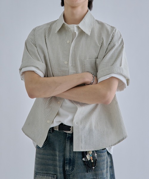 EPNK(イーピーエヌケー)の「Seersucker Striped Shirt / シアサッカーストライプシャツ(シャツ/ブラウス・メンズ・チャコールグレー/アイボリー・SMALL/MEDIUM/LARGE)」の3枚目の写真