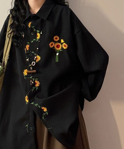 FreeZone(フリーゾーン)の「ひまわり刺繍デザイン オーバーサイズ 長袖シャツブラウス(シャツ/ブラウス・メンズ・ホワイト/ブラック・F)」の9枚目の写真