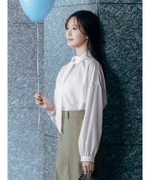 SUIT SQUARE | CHANTOWA／シアーハイネックボウタイブラウス／ウォッシャブル／ポリエステル／無地(シャツ/ブラウス)