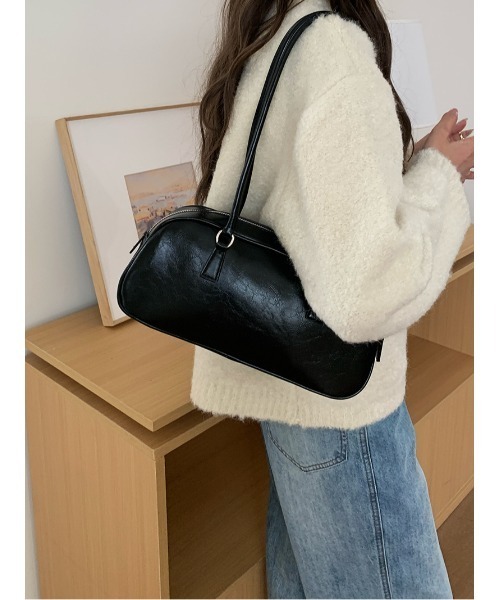 by LEGNA(バイレグナ)の「ボストンレザーショルダーバッグ(ショルダーバッグ・レディース・ブラック/オフホワイト/シルバー・FREE)」の3枚目の写真