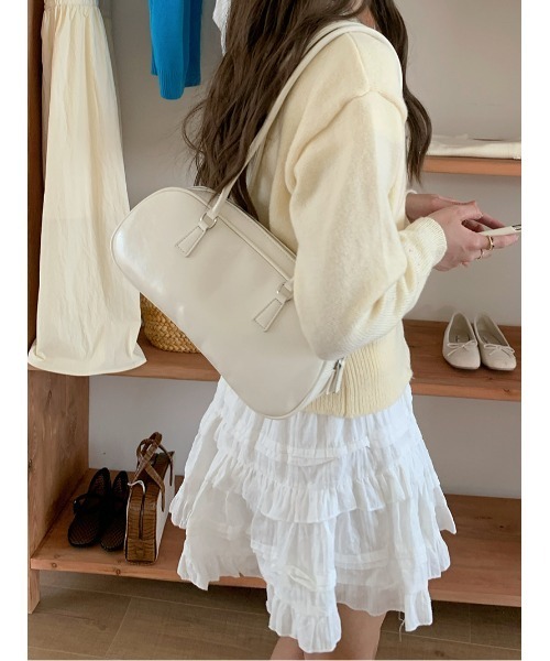 by LEGNA(バイレグナ)の「ボストンレザーショルダーバッグ(ショルダーバッグ・レディース・ブラック/オフホワイト/シルバー・FREE)」の16枚目の写真