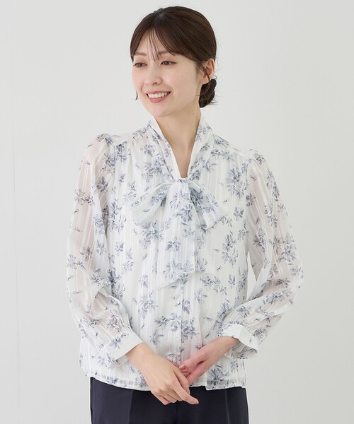 Jayro(ジャイロ)の「ボウタイ長袖ブラウス(シャツ/ブラウス・レディース・ネイビー/ホワイト系その他/グレー系その他/ブルー系その他4/サックスブルー・M)」の2枚目の写真