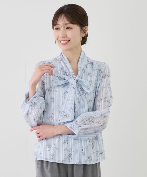 Jayro(ジャイロ)の「ボウタイ長袖ブラウス(シャツ/ブラウス・レディース・ネイビー/ホワイト系その他/グレー系その他/ブルー系その他4/サックスブルー・M)」の1枚目の写真