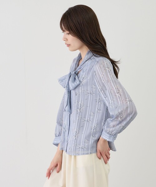 Jayro(ジャイロ)の「ボウタイ長袖ブラウス(シャツ/ブラウス・レディース・ネイビー/ホワイト系その他/グレー系その他/ブルー系その他4/サックスブルー・M)」の7枚目の写真