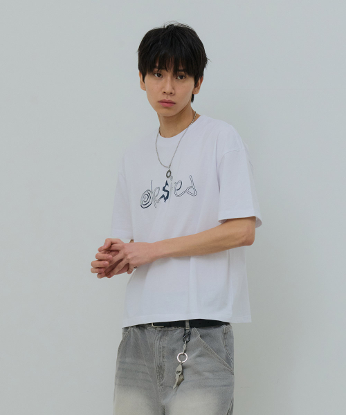 DESIRED(デシレッド)の「フロントグラフィッククロップ半袖Tシャツ-FBSK5805D01(Tシャツ/カットソー・メンズ・ホワイト・MEDIUM/LARGE/X-LARGE)」の2枚目の写真
