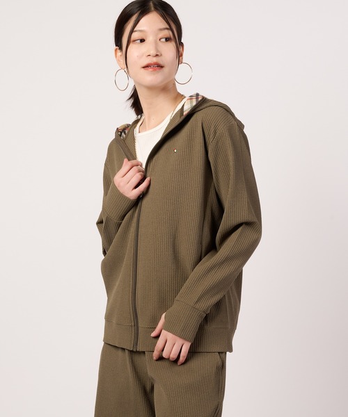 Arnold Palmer(アーノルドパーマー)の「タウン&レジャー シェア フルジップパーカー(パーカー・レディース・ブラック/カーキ・XS/L/M/S/LL)」の2枚目の写真