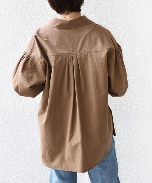 SHIPS(シップス)の「〈手洗い可能〉無地 / ストライプ サイド スリット スキッパー コットン シャツ 2(シャツ/ブラウス・レディース・ネイビー/ブラウン/ライトグリーン/オフホワイト・ONE SIZE)」の19枚目の写真